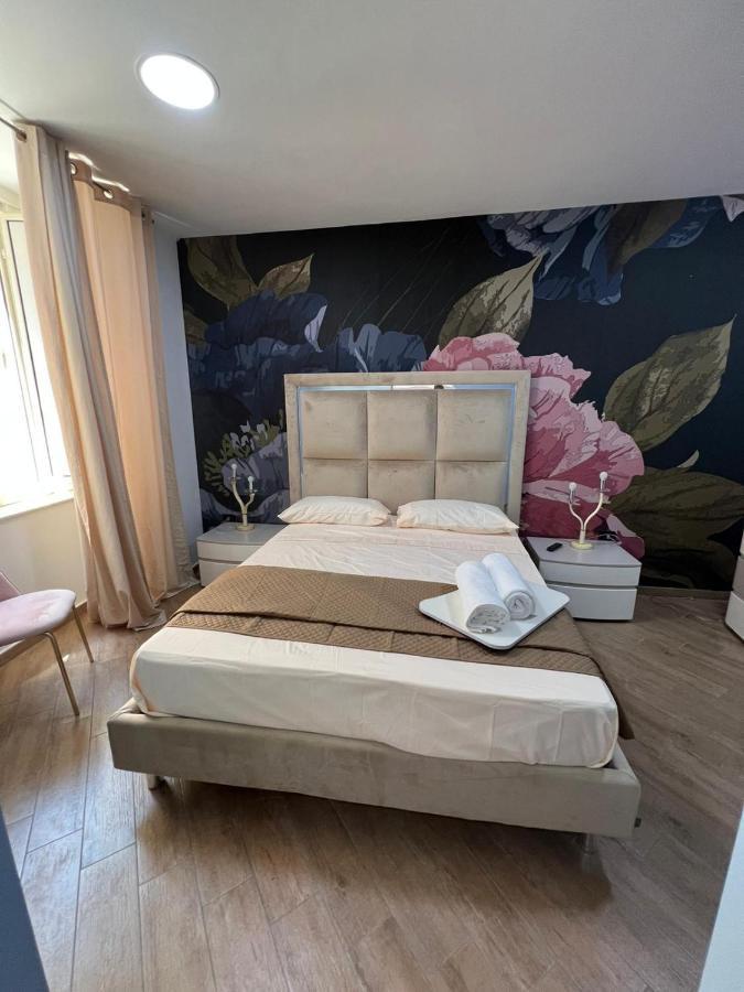 In Piazzetta Bed & Breakfast Napoli Dış mekan fotoğraf