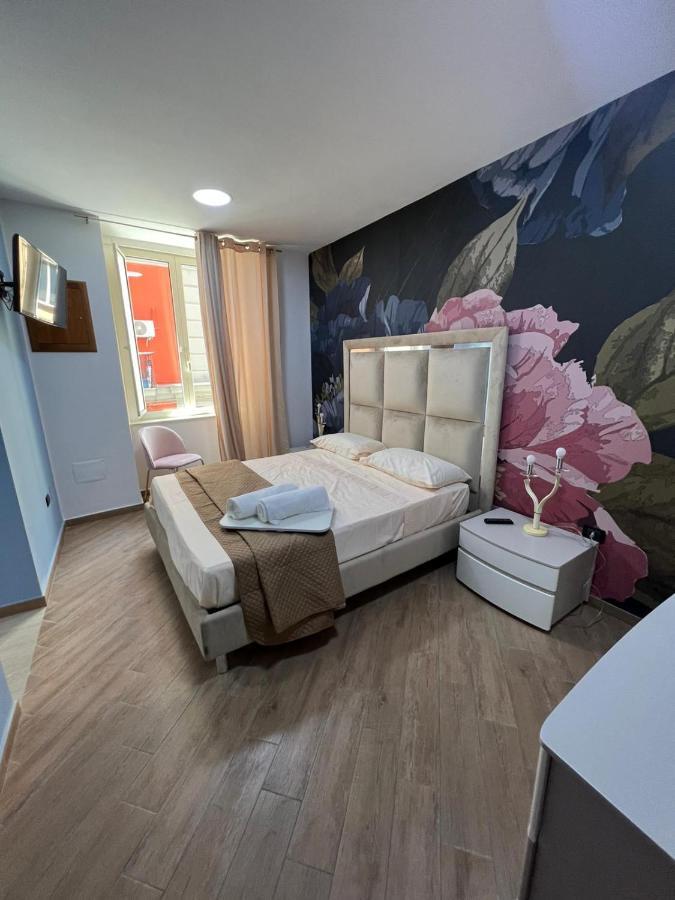 In Piazzetta Bed & Breakfast Napoli Dış mekan fotoğraf